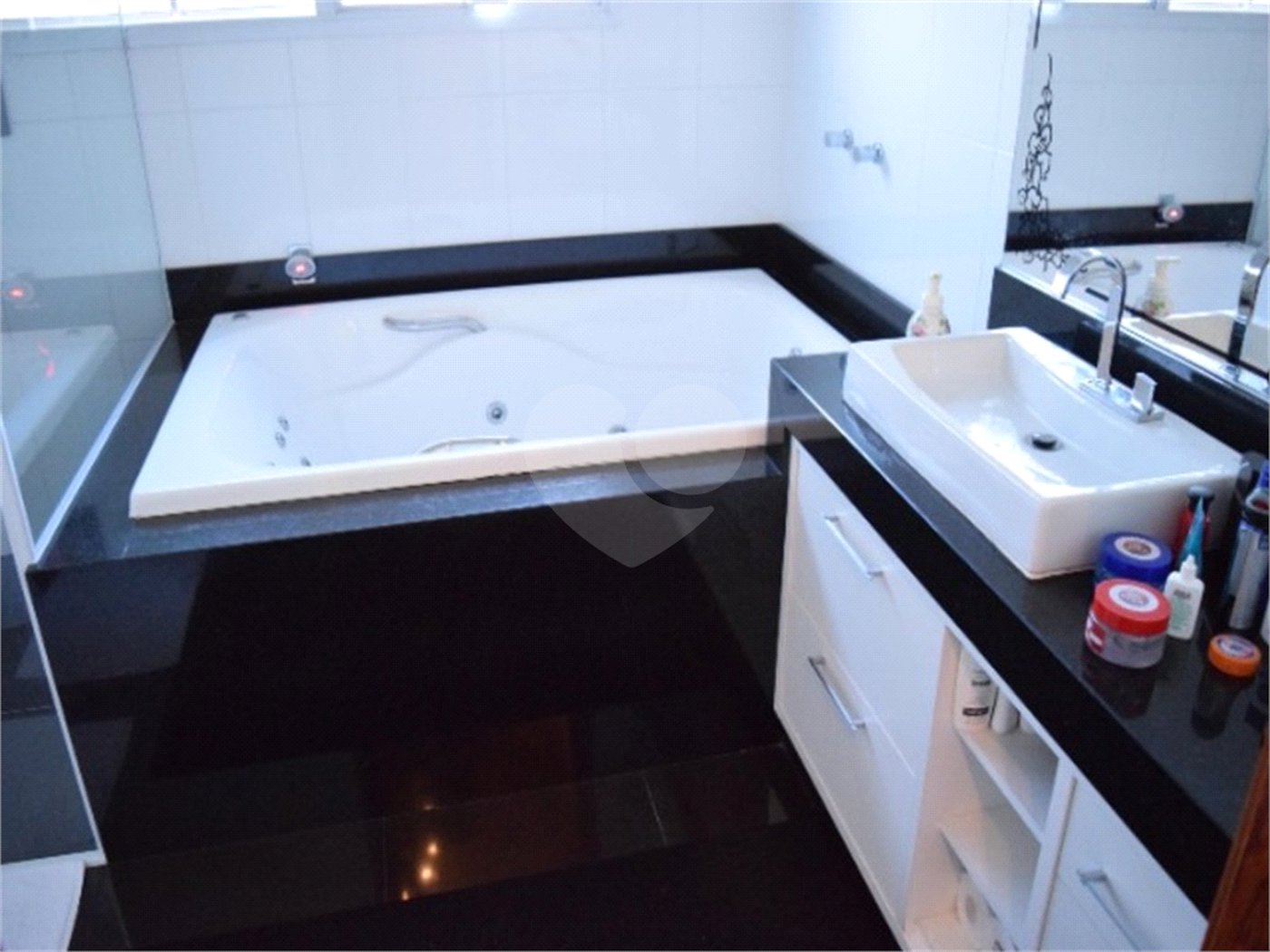Indaiatuba - Jardim Esplanada I - lindo sobrado com 5 suítes - R$ 2.500.000,00