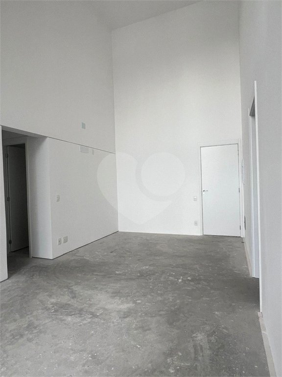Charme, conforto e vista livre na Vila Clementino – 98 m² com pé-direito duplo!