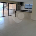 Casa com 3 suítes, piscina e área gourmet em terreno de 360m²