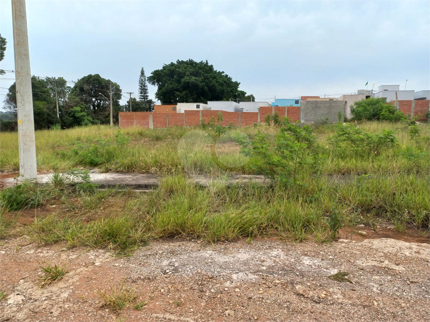 Terreno plano contendo 150,00 m² de área total.