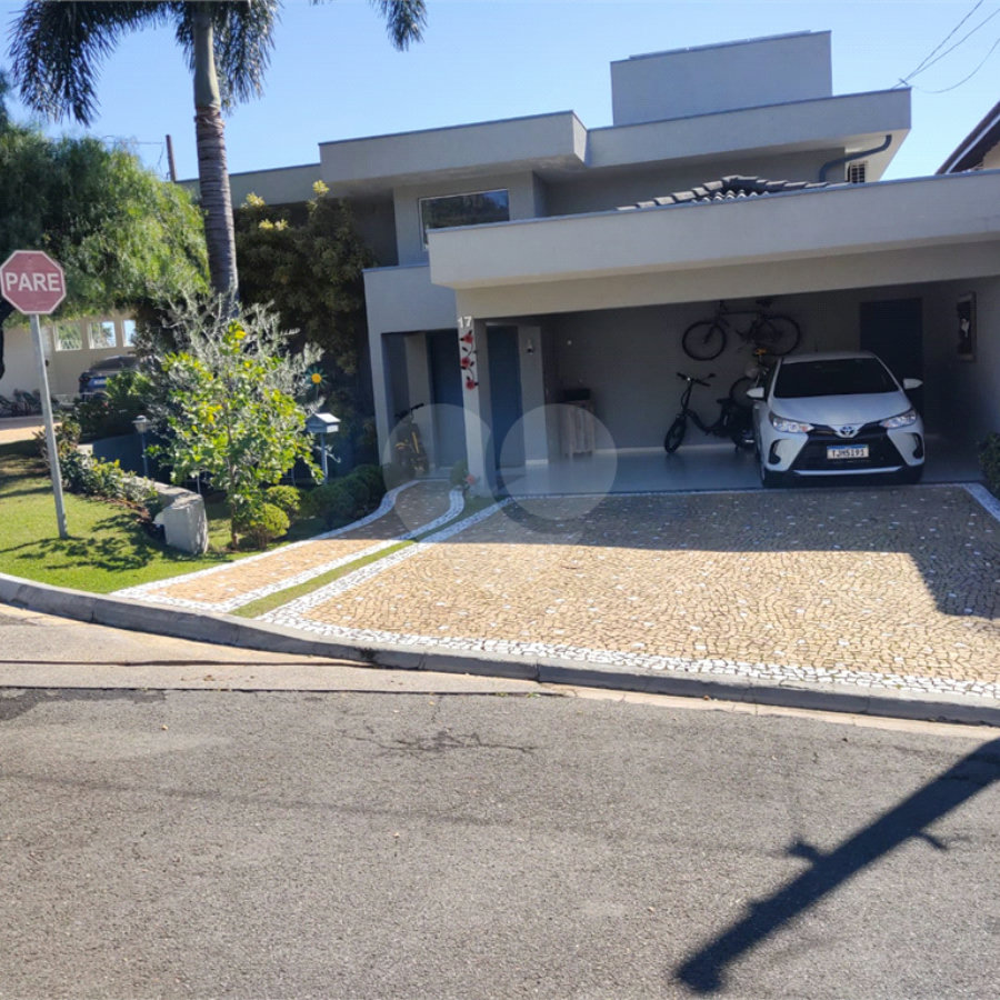 Casa à venda com 3 quartos, sendo 1 suíte, no condomínio Residencial Jardim das Palmeiras, Vinhedo - SP