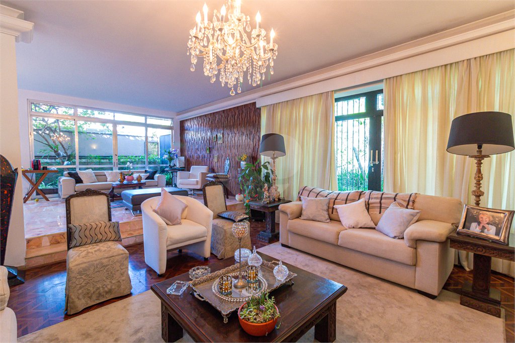 Casa à venda com 3 suítes em Chácara Monte Alegre, São Paulo, SP