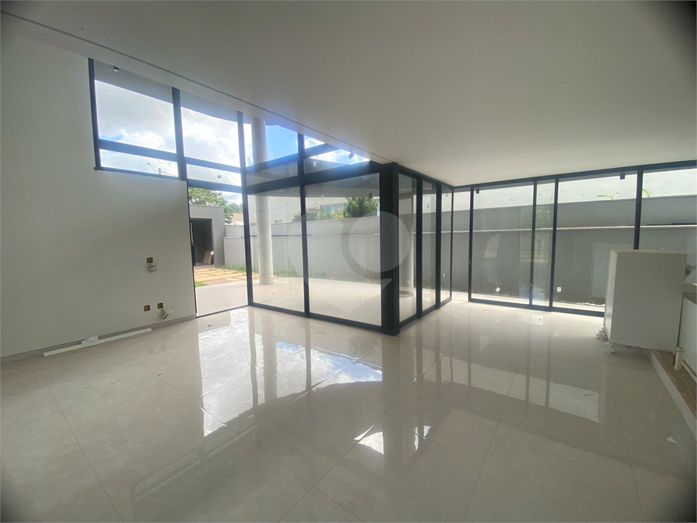Casa à Venda no Condomínio Damha III