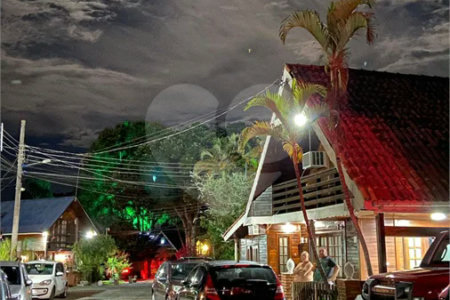 Chalé à venda em Atibaia 140m²– Condomínio fechado com lazer completo