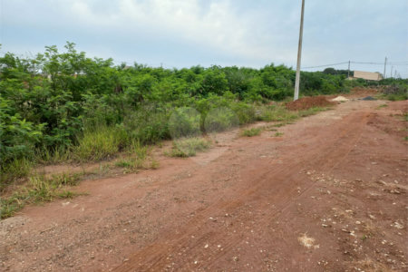 Terreno plano contendo 150,00 m² de área total.