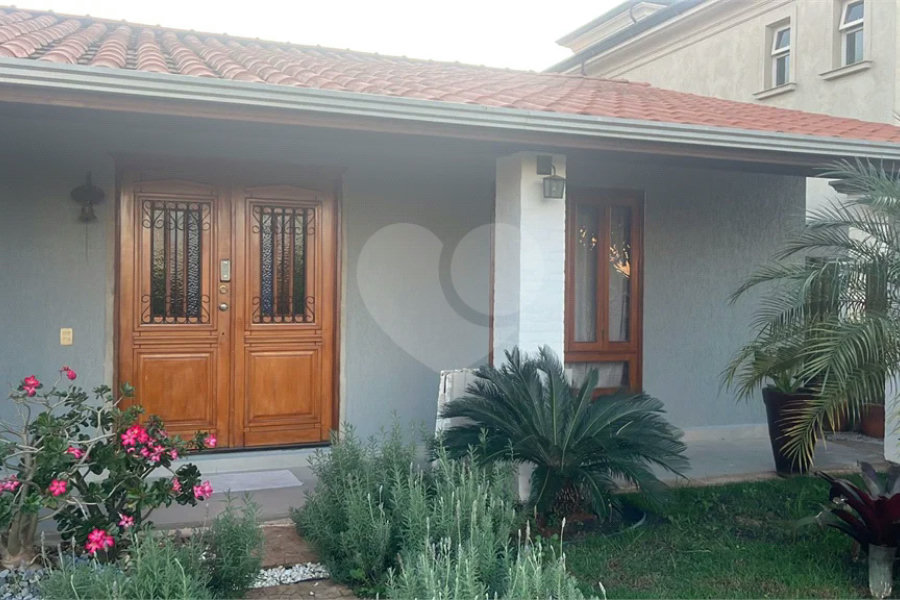 Casa à venda e locação no Condomínio Monte Alegre com 04 suítes.