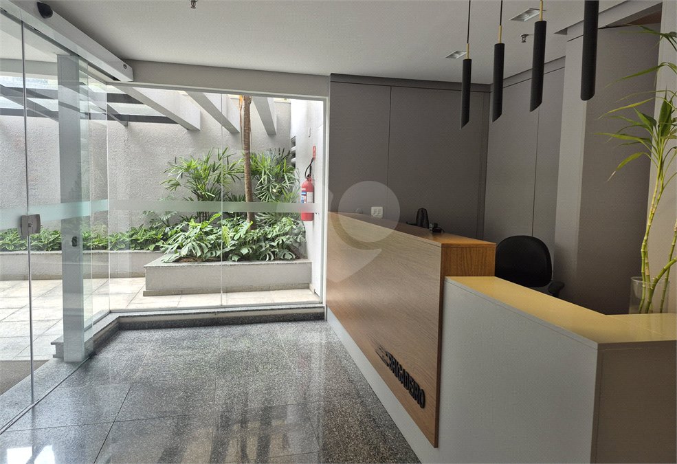Sala comercial para venda ou locação na Brig.ís Antônio entre Paulista e Parque do Ibirapuera, 70 m², duas vagas de garagem