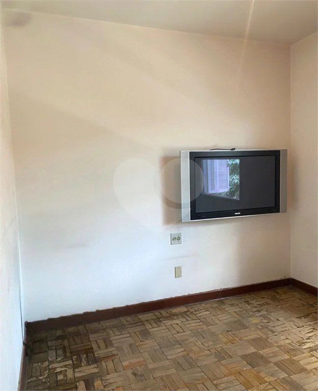 Sobrado á venda em Moema de 280m² com 3 vagas 3 dormitórios e 5 banheiros