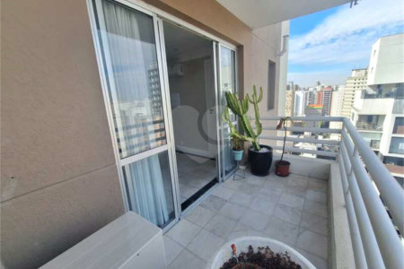 Apartamento para locação com 2 dormitórios, sendo 1 suíte com 02 vagas, totalmente climatizado nos 3 ambientes