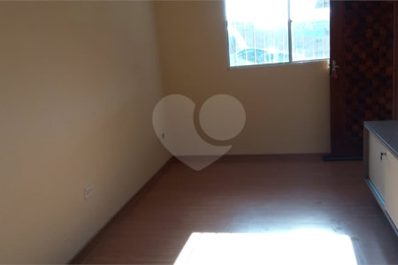 Linda casa em condomínio fechado com 2 Dormitórios.