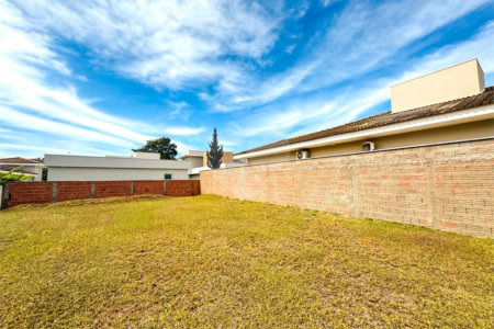 Terreno com 494m2 á venda, no condomínio Damha II, em São Carlos.