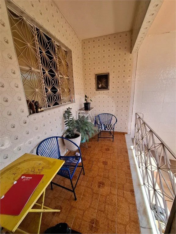 Ó TIMO CASA COM 3 QUARTOS E TERRAÇO EM CONTOMINIO FECHADO