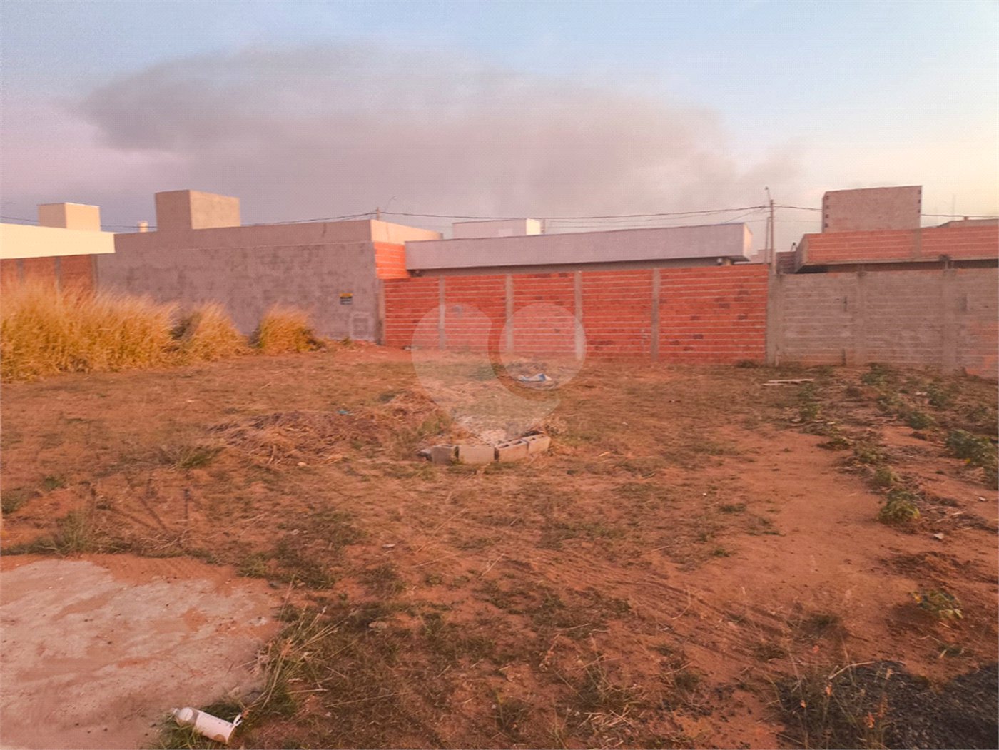Terreno no Arcoville com 240 m²