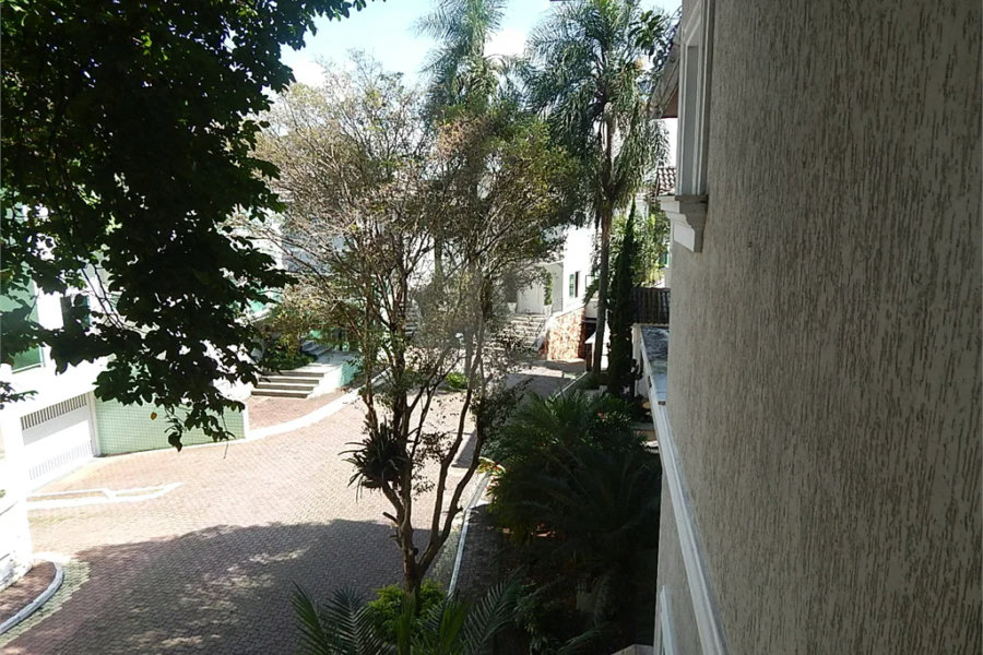 Casa em condomínio fechado no Jardim Floresta, 3 suítes, área gourmet, piscina, 4 vagas.