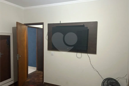 Casa Térrea 2 dormitórios 1 suíte.