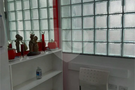Sala com consultório odontológico à venda na Liberdade