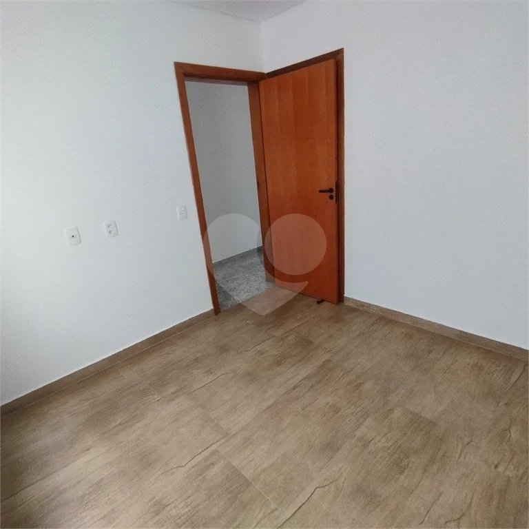 Sobrado à venda, 3 suítes, garagem, a 300 m do metrô Vila Matilde