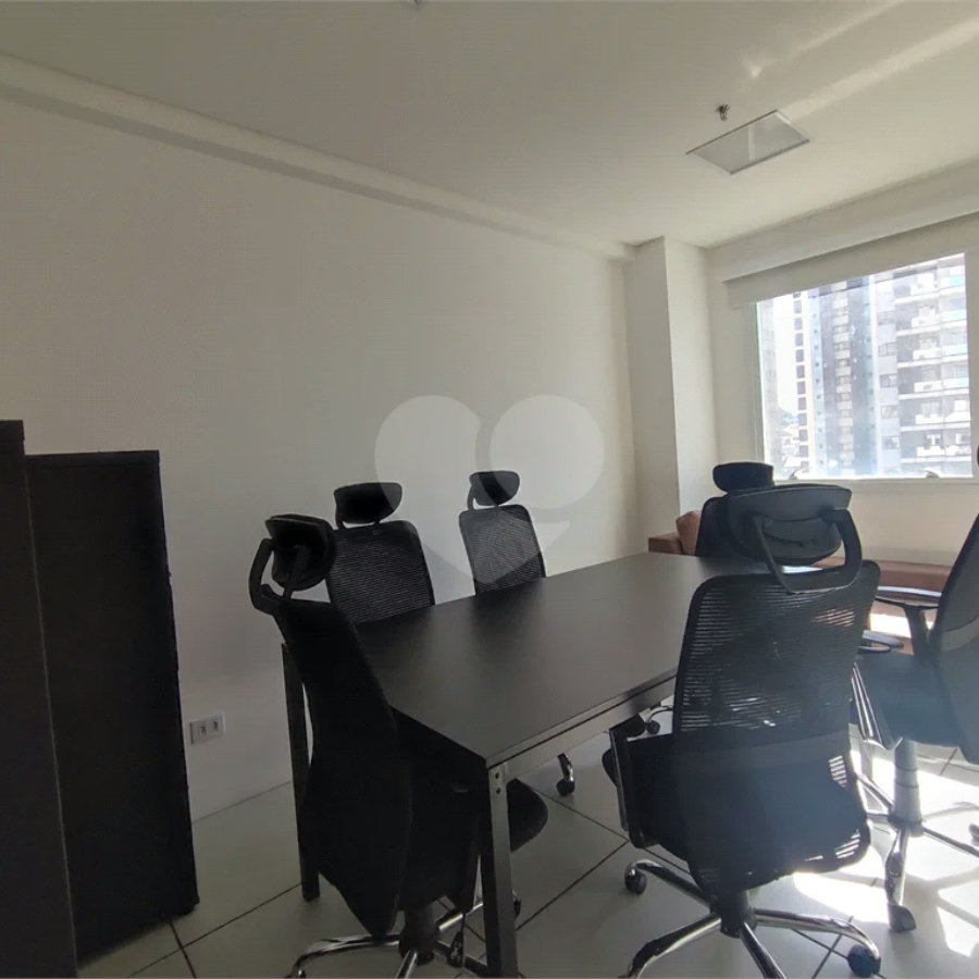 Excelente conjunto comercial para locação com 38 m², 2 salas com varanda e 1 vaga no Ipiranga!