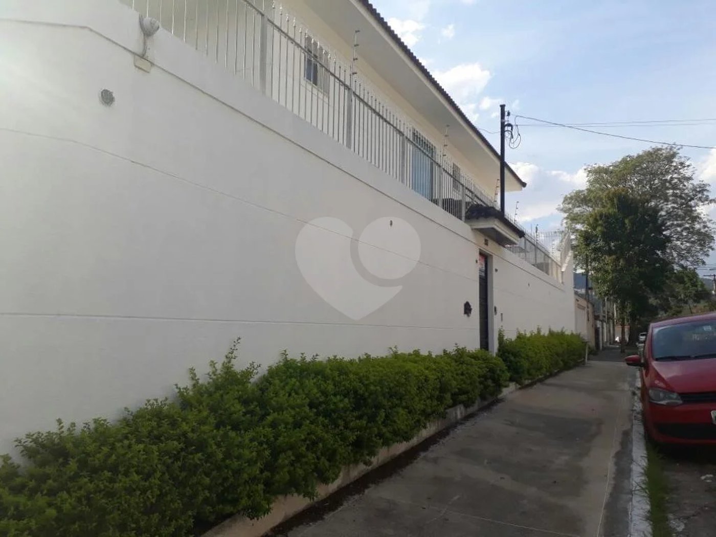 Maravilhoso Sobrado imponente, sendo 4 suítes- 8 vagas de garagem