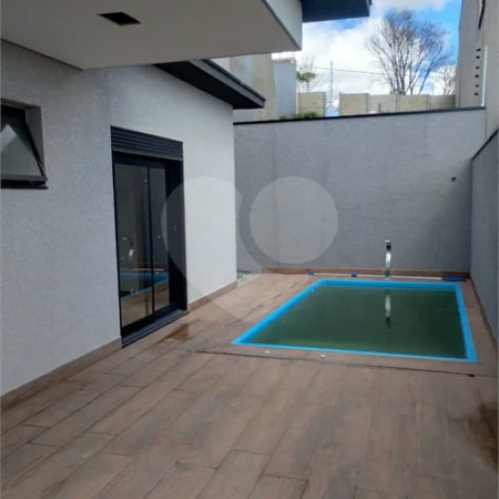 Casa em Atibaia com 3 dormitórios (1 suíte), sala 2 ambientes, piscina, 2 vagas de garagem, aceita financiamento