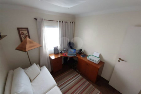 Apartamento de 83m2 no Campo Belo com 3 dorms, 2 banheiros, 1 vaga. Estuda permuta.