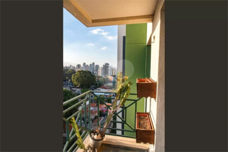 Apartamento à venda na Vila Mariana, 63 m², 2 dormitórios sendo 1 suíte, sacada, 2 vagas