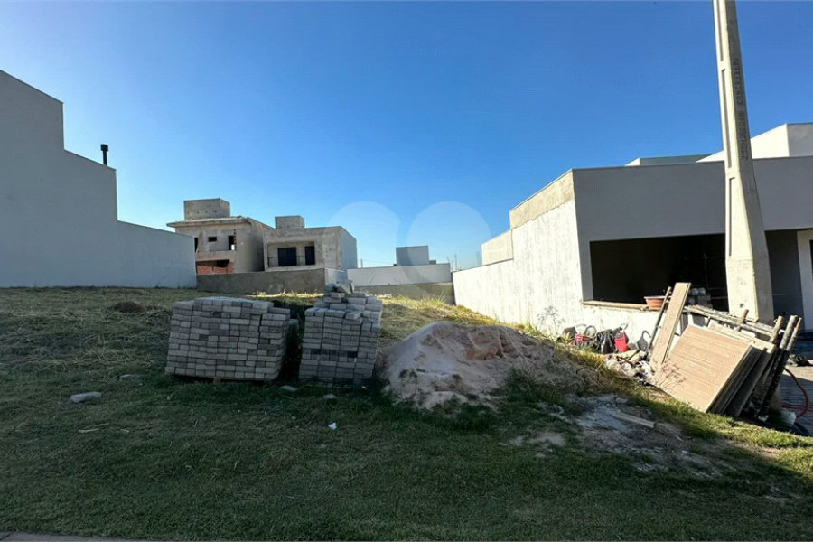 Terreno à venda no bairro Ondinhas, Condomínio Soleil em Piracicaba/SP.