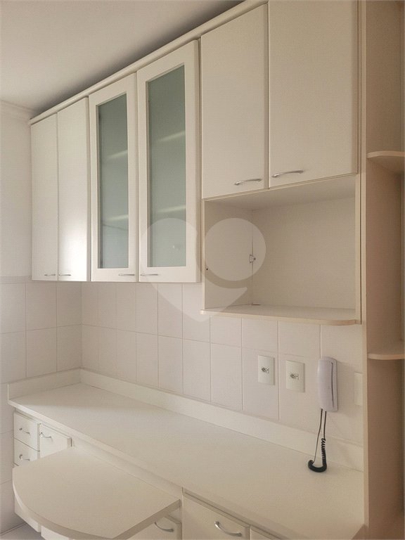 Indaiatuba - Venda - Apartamento no Condomínio Portal das Flores com 64 m², 3 dorms, sendo 2 com armários planejados, , WC social, cozinha planejada e totalmente integrada com a lavanderia, varanda, , 02 vagas de garagem. Excelente localização, a poucos metros do Shopping Polo, mercados, padaria,