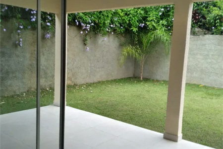 Casa de alto padrão na Granja Viana - Fazendinha Descrição do Imóvel 4 Suítes e 6 vagas de garagem