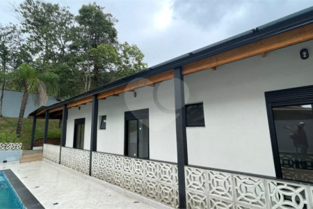 Casa térrea encantadora - Terreno 544m² (17 x 32m), com 198m² no Bairro Estância Brasil - Atibaia