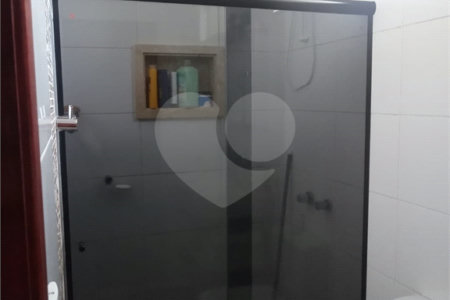 Sobrado com 2 dormitórios.