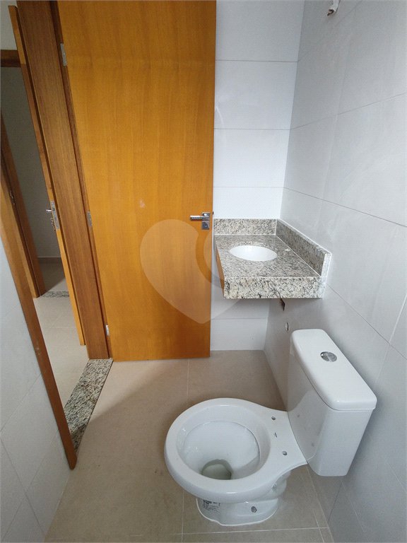 Casa térrea em Atibaia com 3 suítes, sala 2 ambientes, 2 vagas garagem, excelente localização, pronta para morar