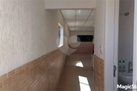Casa com 400m², 2 dormitórios, 2 vagas de garagem, à venda na Vila Matilde.
