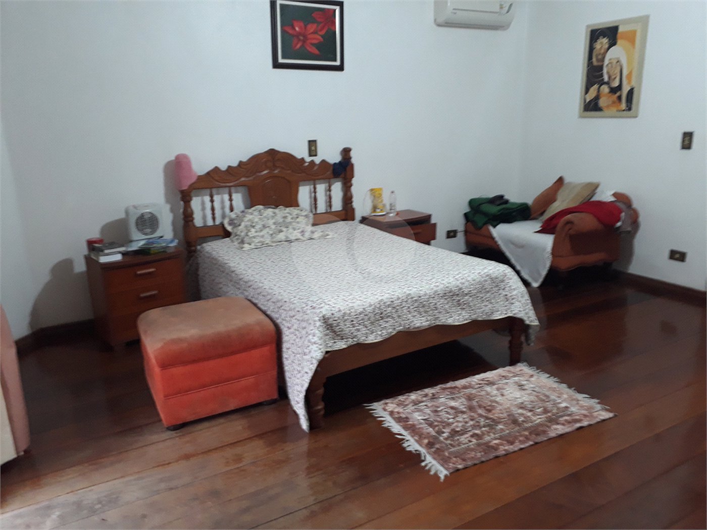Mansão em condomínio, com 6 suites, e vagas para 15 autos....