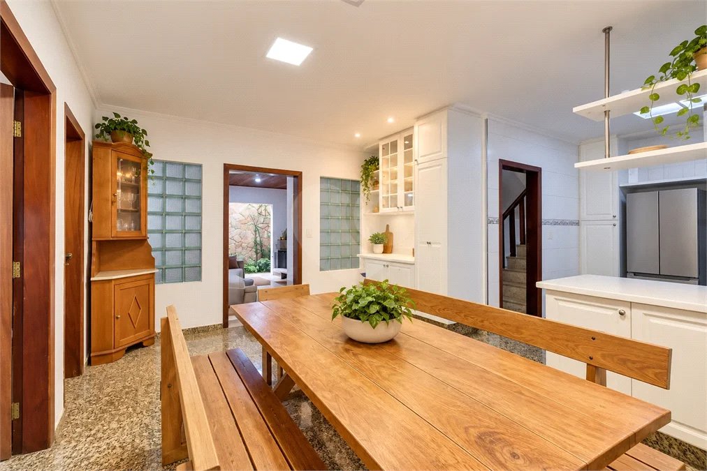 Casa à venda com 3 quartos, sendo 2 suítes,  em Interlagos, São Paulo, SP