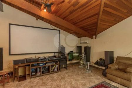 Sobrado à Venda e Locação no Campo Belo | 700 m² de Área Construída | 7 Dormitórios | 3 Suítes | 5 Vagas