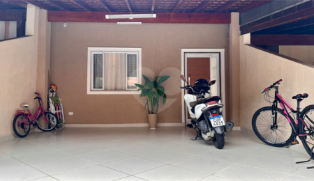 Casa à venda com 2 quartos no condomínio Rubi, Jacareí - SP