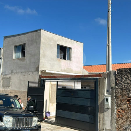 Sobrado á venda no bairro Vila Celina.