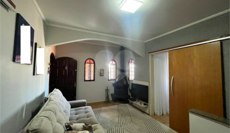Casa à venda com 3 quartos, sendo 1 suíte,  em Jardim Paris, São Paulo, SP