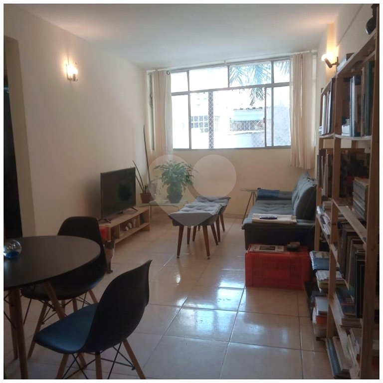 Apartamento mobiliado com 49 m² de área útil, 1 quarto, à venda na Bela Vista