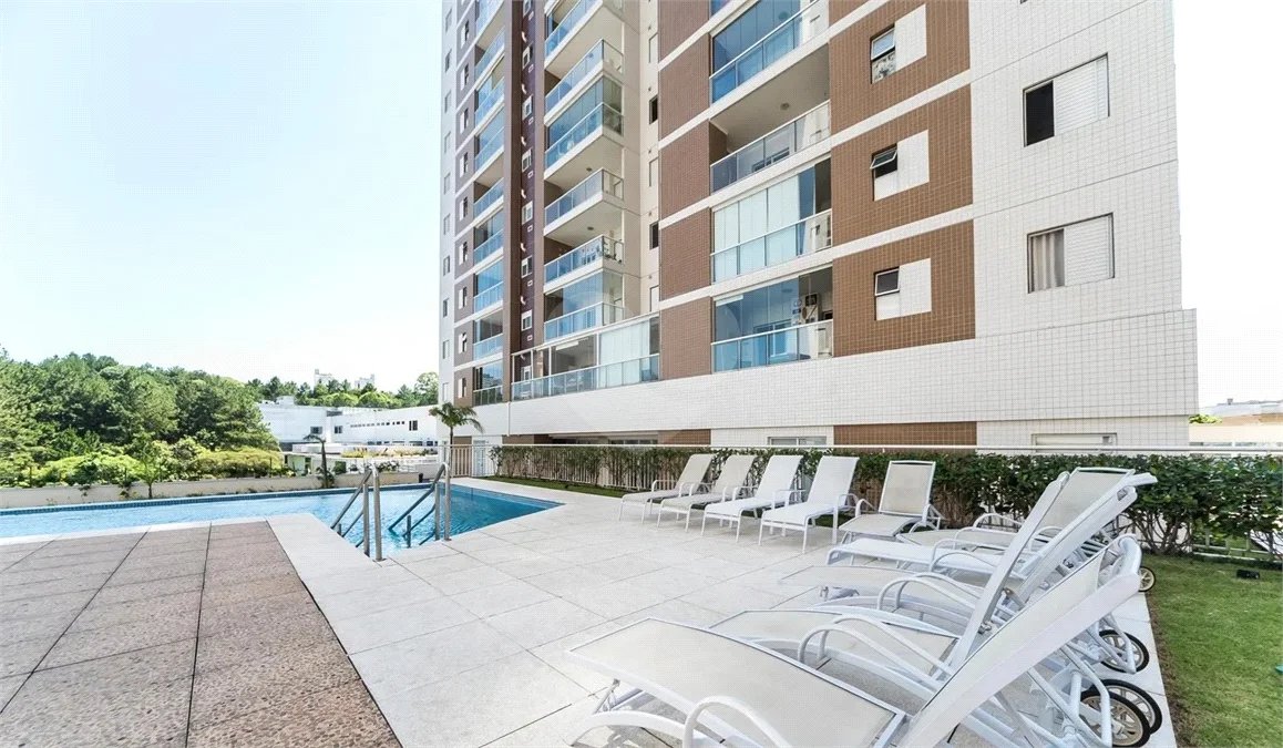 Apartamento mobiliado de 102 m² para locação no Centro de São Bernardo do Campo, com 3 dormitórios, 1 suíte, varanda gourmet com vista para o Paço Municipal, 2 vagas e lazer completo.