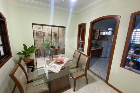 Sobrado para venda, com 3 dormitórios, sendo 1 suíte.