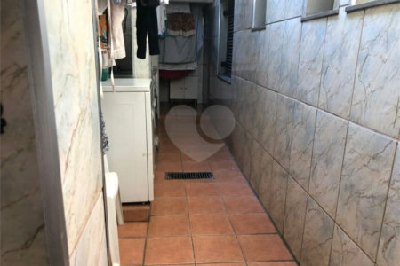 Sobrado com 363m² à venda no Alto da Moóca - 3 suítes e 6 vagas.