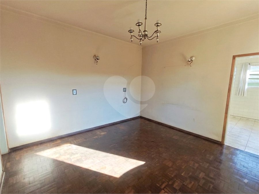 Casa Térrea Charmosa e Espaçosa na Vila Prado: Conforto, Praticidade e Próxima ao Centro!