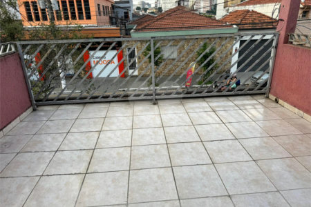 Sobrado a venda na Mooca, com 120m2, 2 dormitórios e 2 vagas - Estuda permuta.