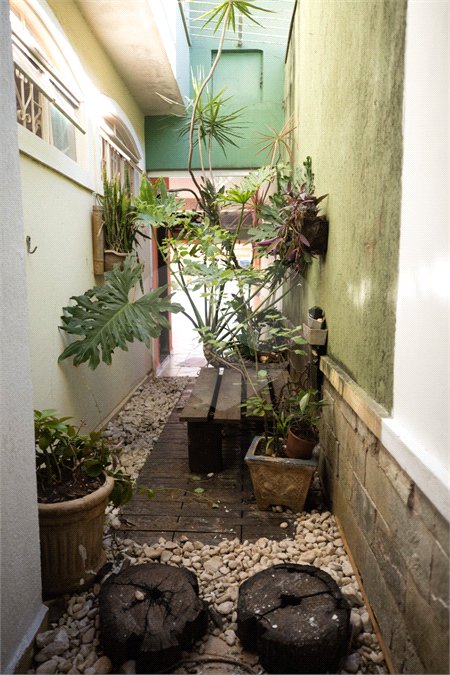Casa com 4 Dormitórios e área de lazer com piscina