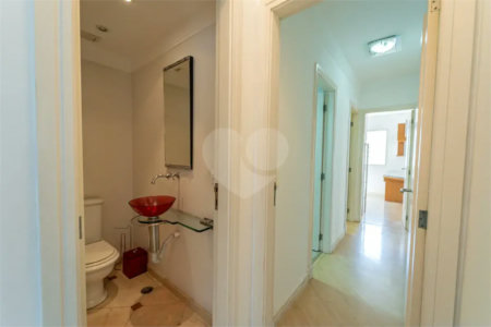 Apartamento à venda em Moema