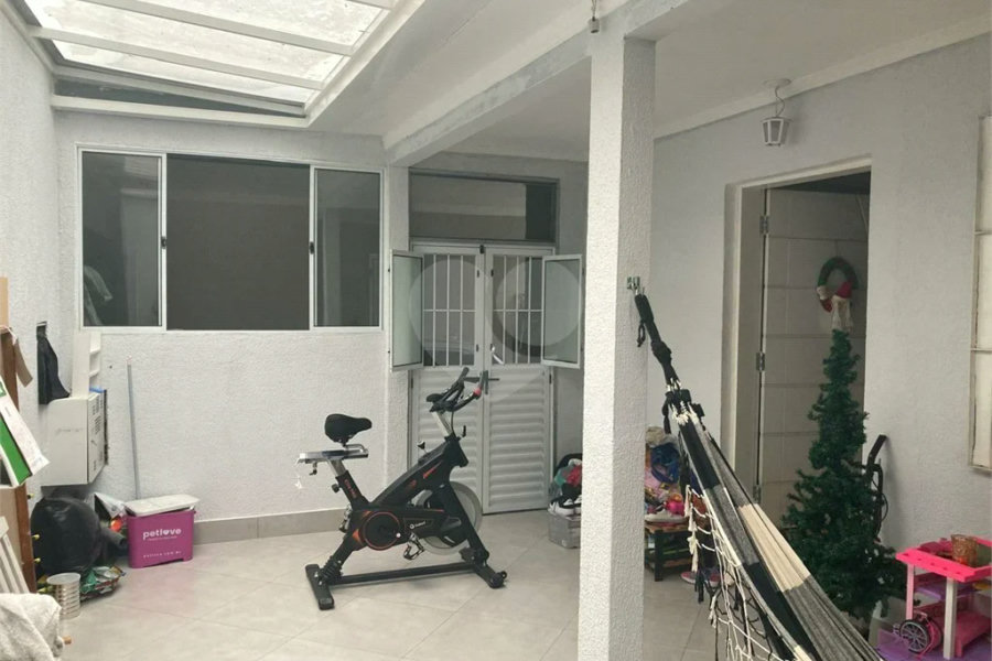 Ótimo sobrado à venda, ao lado do Roldão na Av. Cupece.