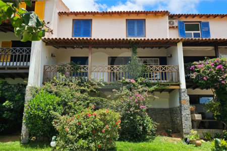 Casa à Venda com 3 Suítes no Arpoador da Rasa, Búzios