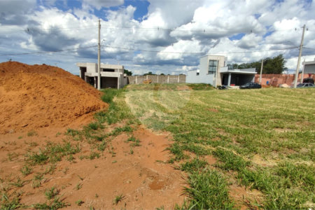 Lote à Venda em São Carlos, no Condomínio Villeneuve I